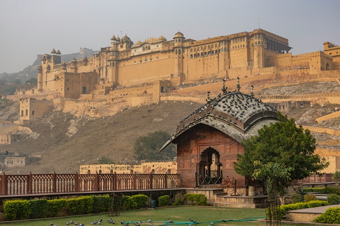 Forte di Amber, fortezza dell’XI secolo in marmo e alabastro sulla cima di una collina a circa 11 km dalla città di Jaipur.