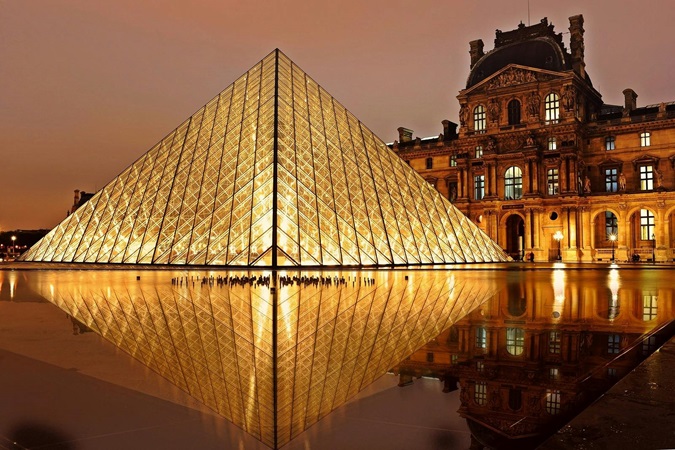Il Louvre è il museo dei musei, il più grande del mondo, l'emblema dei musei di Parigi.