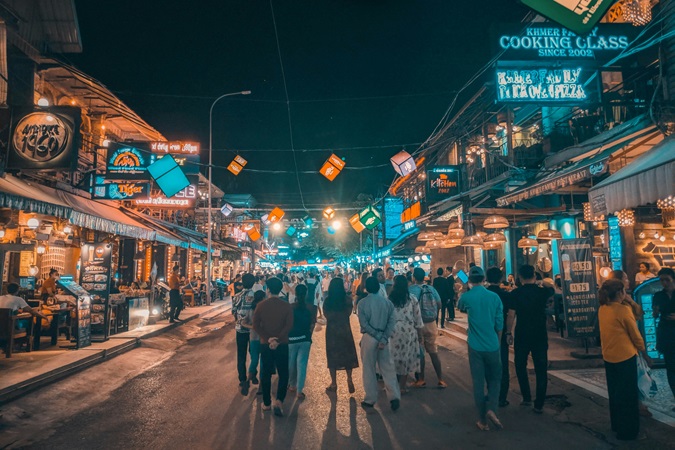 La città di Siem Reap, situata vicino al sito di Angkor, è il punto di partenza ideale per esplorare la zona.