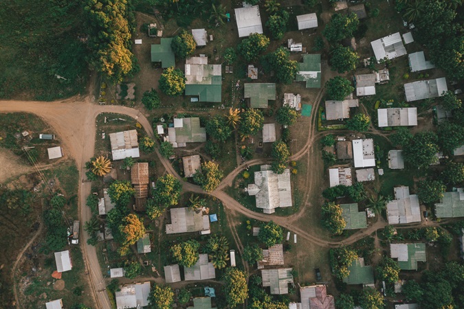 La popolazione originaria delle Fiji vive in villaggio nell'entroterra e non sulle coste.