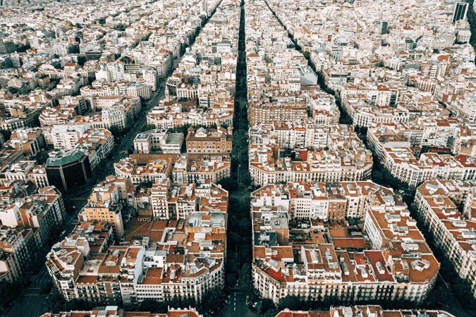 Vista dall'alto di Barcellona, con i suoi iconici ottagoni.