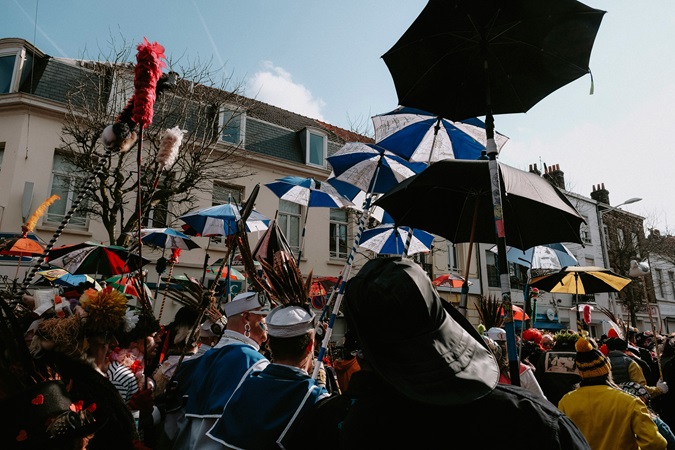 Carnevale di Dunkerque: maschere coloratissime, musiche e balli che travolgono la città dalla fine del mese di gennaio per diverse settimane.