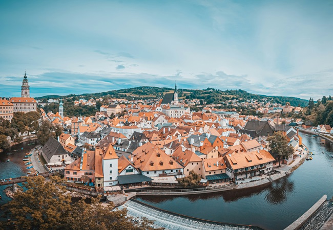 Il centro storico di Český Krumlov, meta ideale per il Capodanno 2025.