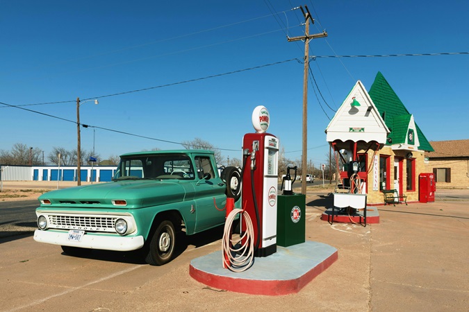 Ripercorrere la 66 da St. Louis ad Albuquerque, con le vecchie pompe di benzina, i motel e i bar che risalgono all'epoca della sua costruzione, è proprio come tornare indietro nel tempo.