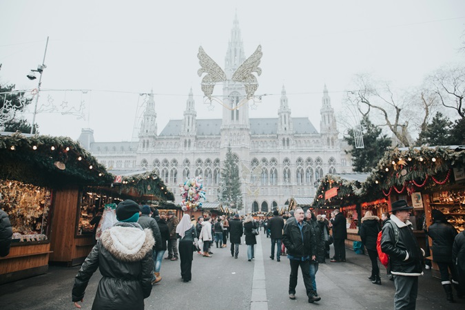 Vista di un mercatino di Natale di Vienna.