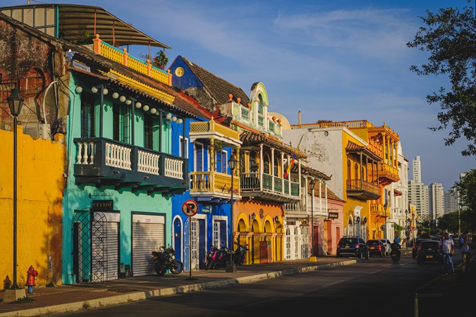 Scorcio dei palazzi storici della città colonia di Cartagena, in Colombia, tappa del viaggio che proponiamo per i ponti primaverili 2025.