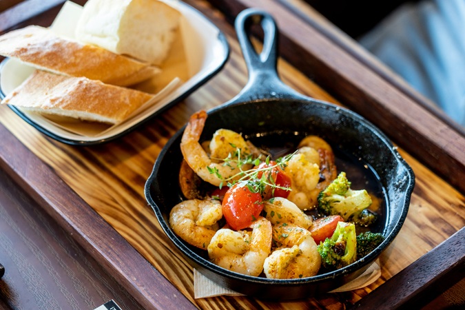 Gambas al ajillo, una tapas tipica dell'Andalusia.