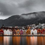 Bergen [Foto di Michael Fousert su Unsplash]