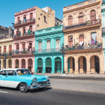 L'Havana vieja con auto d'epoca