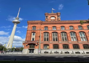 Porta Di Brandeburgo - Reichstag - Torre Della Televisione - Weltzeituhr.jpg