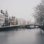 Bruges in inverno [Foto di Libby Penner su Unsplash]