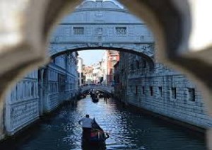 Ponte Dei Sospiri E Canali.jpg