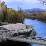 Graz: La Murinsel, l'isola di metallo sul fiume Mur