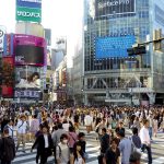 Giappone, il famoso incrocio del quartiere di Shibuya a Tokyo