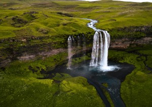 Geysir E Monte Kirkjufell.jpg