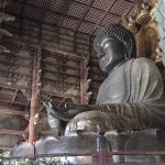 La statua del Grande Buddha all'interno del tempio Todai-ji, Nara