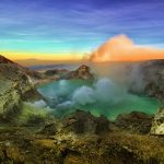 Il cratere di Ijen, famoso per il fenomeno del Blue Fire